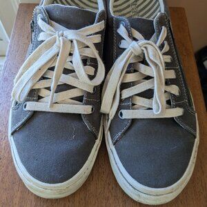 Taos Z-Soul zippered sneakers, size 8 Wide 8W